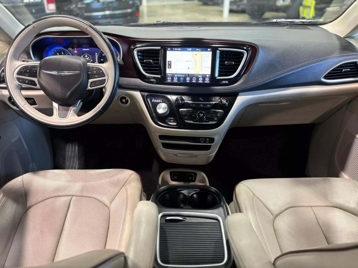 2020 Chrysler Pacifica for sale at IMD MOTORS, INC in Dallas, TX