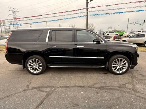 2017 Cadillac Escalade ESV Luxury
