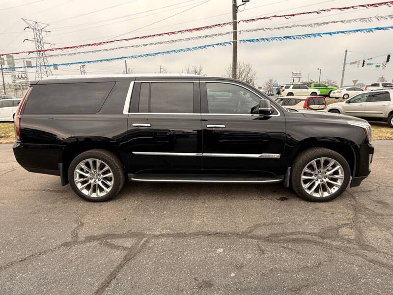 2017 Cadillac Escalade ESV Luxury