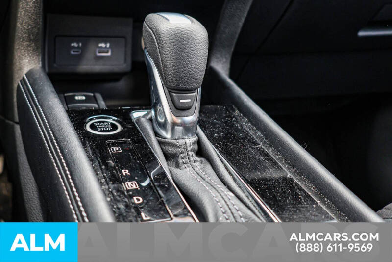 2022 Nissan Kicks SR