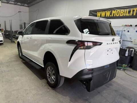2026 Toyota Sienna LE 8-Passenger