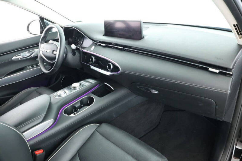 2024 Genesis GV70 2.5T Standard