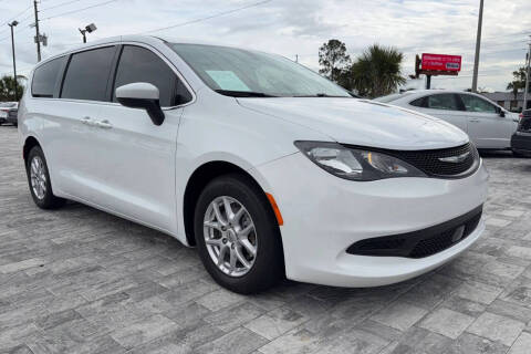 2022 Chrysler Voyager LX