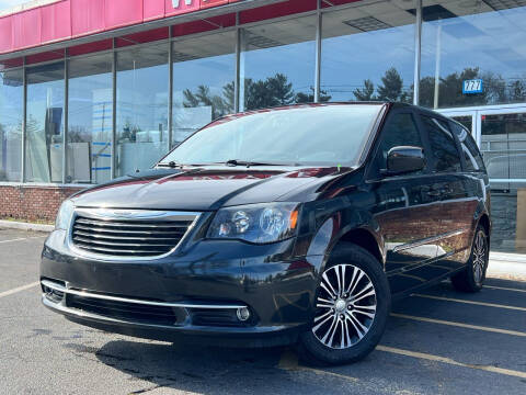 2014 Chrysler Town and Country for sale at MAGIC AUTO SALES in Little Ferry NJ