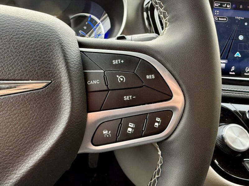 2024 Chrysler Pacifica Plug-In Hybrid Select