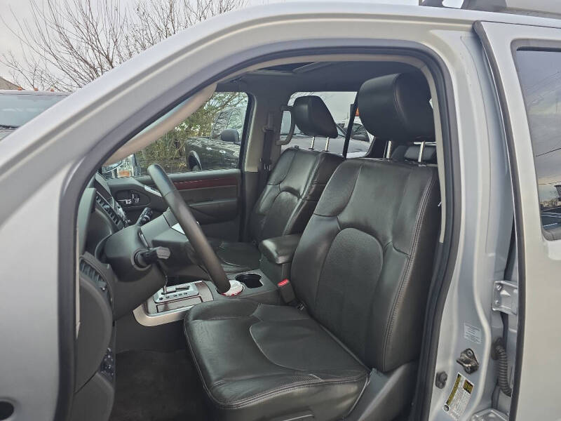 2011 Nissan Pathfinder LE