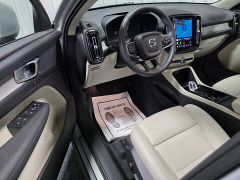 2024 Volvo XC40 B5 Plus Bright Theme