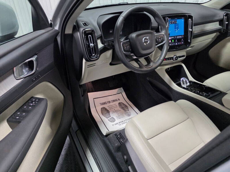 2024 Volvo XC40 B5 Plus Bright Theme
