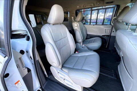 2017 Toyota Sienna XLE 8-Passenger