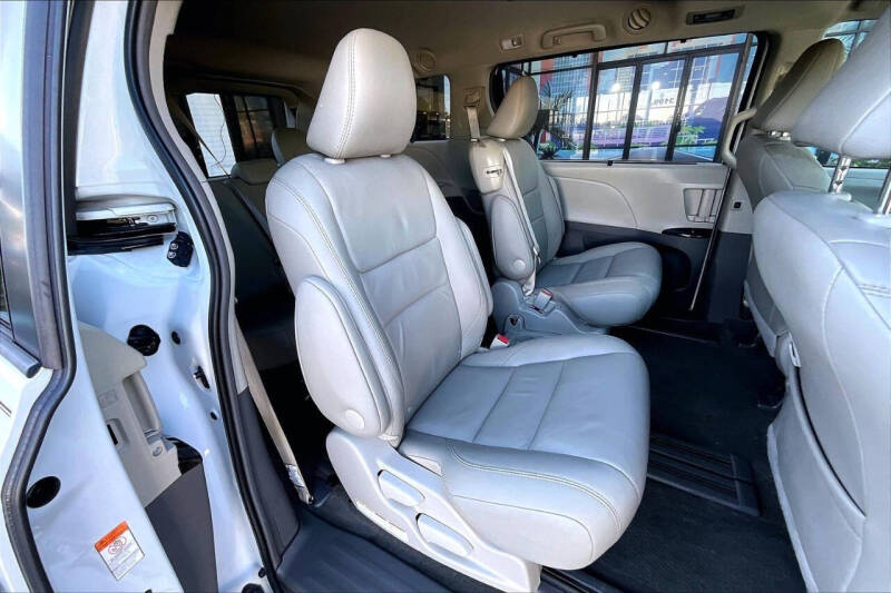 2017 Toyota Sienna XLE 8-Passenger