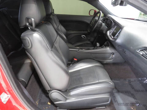 2016 Dodge Challenger SXT Plus
