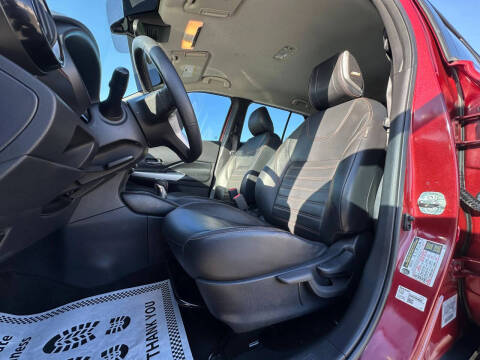 2020 Nissan Kicks SR