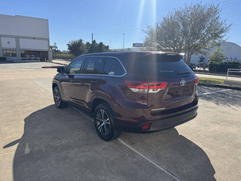 2019 Toyota Highlander LE
