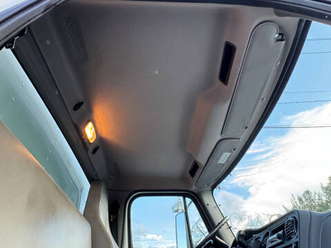 2023 Freightliner M2 106