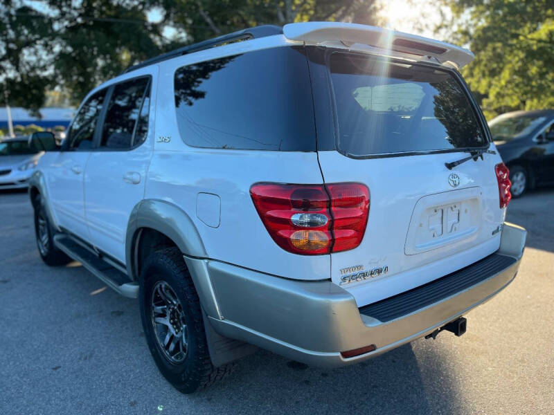 2004 Toyota Sequoia SR5