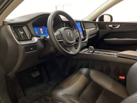 2025 Volvo XC60 B5 Core Dark Theme