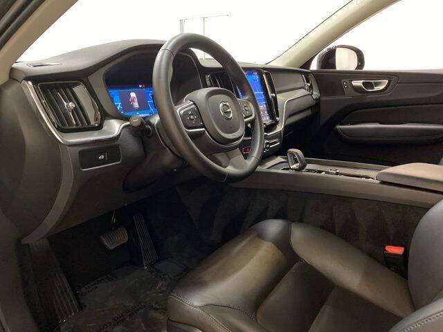 2025 Volvo XC60 B5 Core Dark Theme