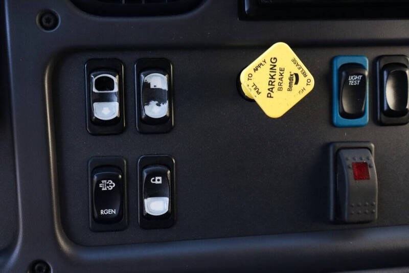 2016 Freightliner M2 106