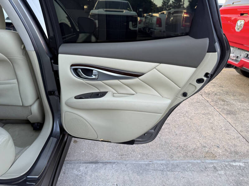 2012 Infiniti M37