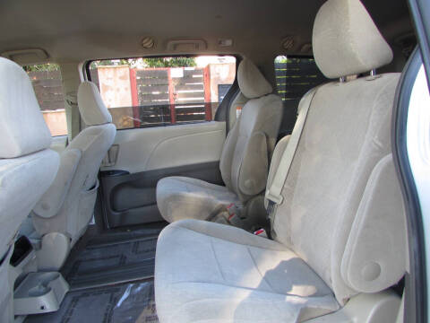 2017 Toyota Sienna LE 8-Passenger