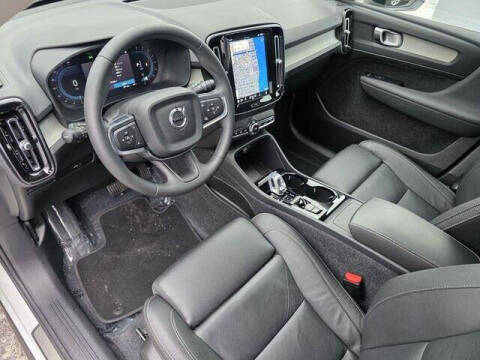 2024 Volvo XC40 B5 Plus Dark Theme