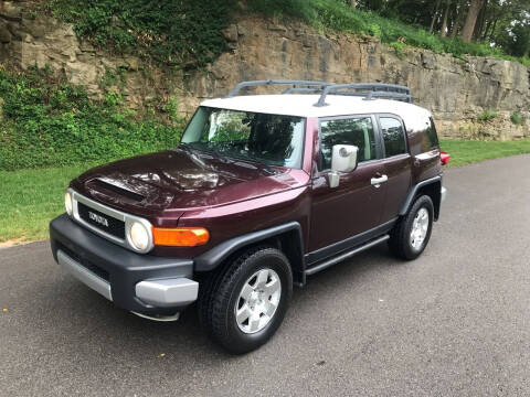 2007 Toyota FJ Cruiser for sale at Bogie's Motors in Saint Louis MO