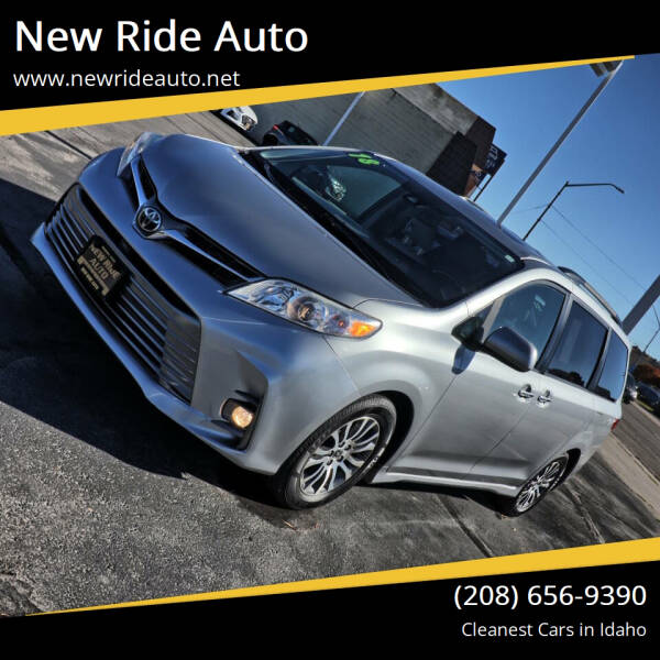 2018 Toyota Sienna XLE's photo