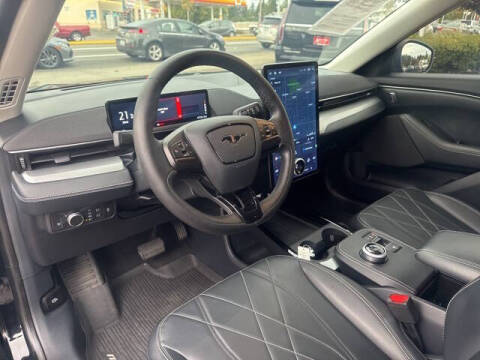 2022 Ford Mustang Mach-E Select