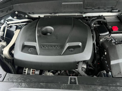 2016 Volvo XC90 T6 Momentum