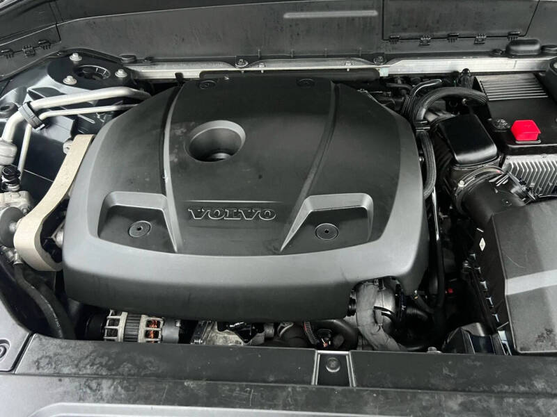 2016 Volvo XC90 T6 Momentum