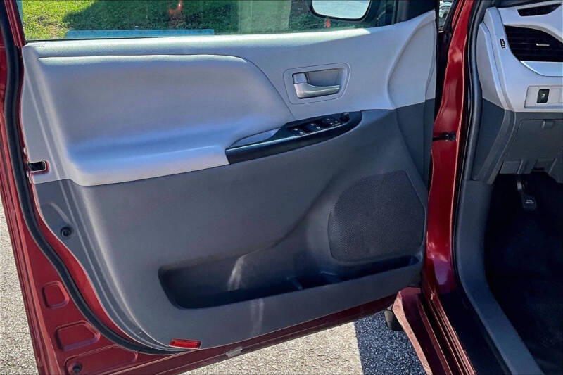 2018 Toyota Sienna LE 8-Passenger