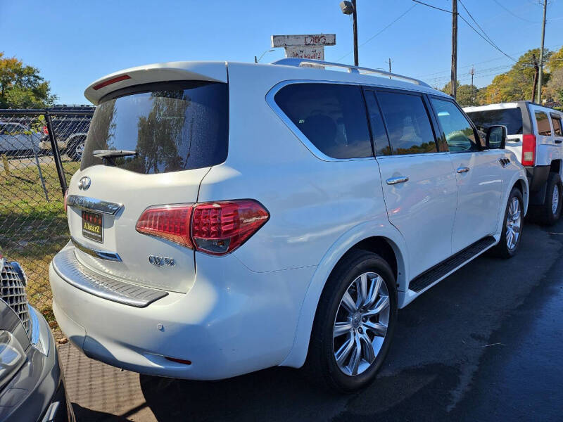 2012 INFINITI QX 56 photo 3