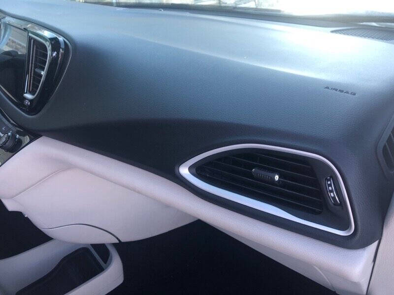 2022 Chrysler Pacifica Touring L