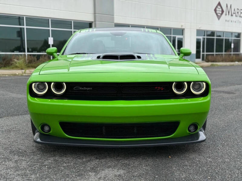 2017 Dodge Challenger 392 HEMI Scat Pack Shaker