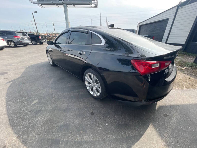 2017 Chevrolet Malibu Premier photo 3