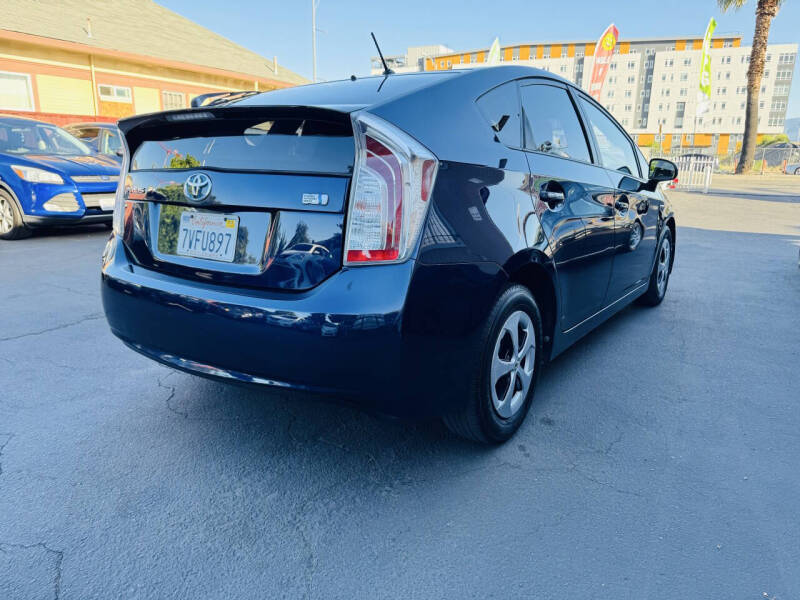 Image of 2014 Toyota Prius Three