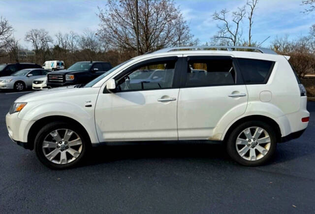 2008 Mitsubishi Outlander for sale at QUEENSGATE AUTO SALES in York, PA