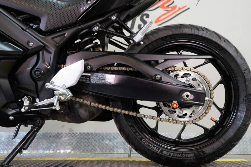 2023 Yamaha YZF-R3 ABS
