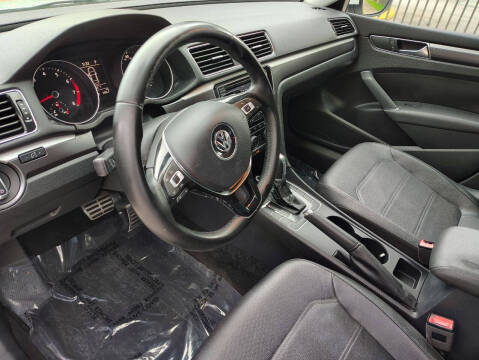 2017 Volkswagen Passat 1.8T R-Line