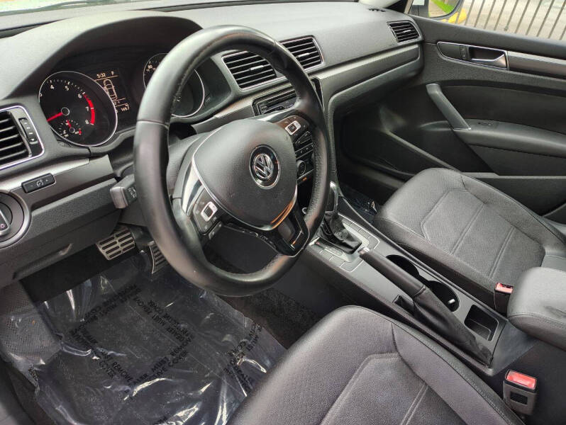 2017 Volkswagen Passat 1.8T R-Line