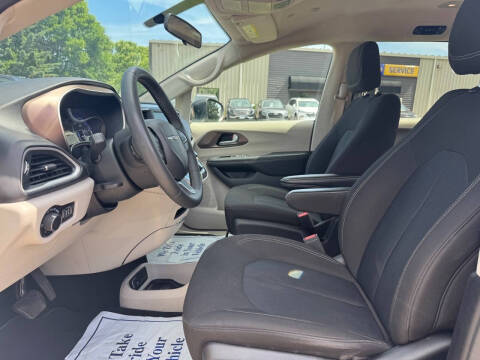 2022 Chrysler Voyager LX