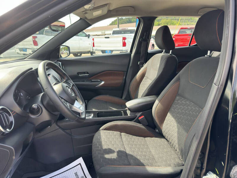 2021 Nissan Kicks SR