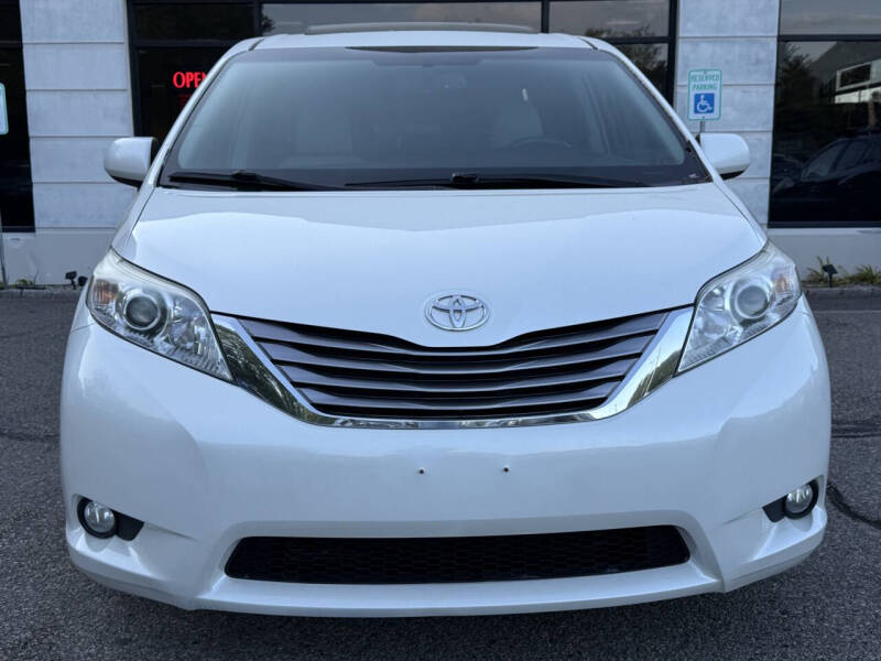 2017 Toyota Sienna XLE 7-Passenger
