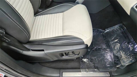 2024 Land Rover Discovery P300 Dynamic SE