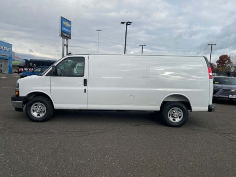 2025 Chevrolet Express 3500