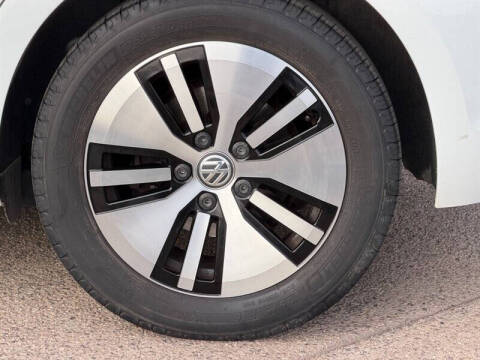 2017 Volkswagen e-Golf SE