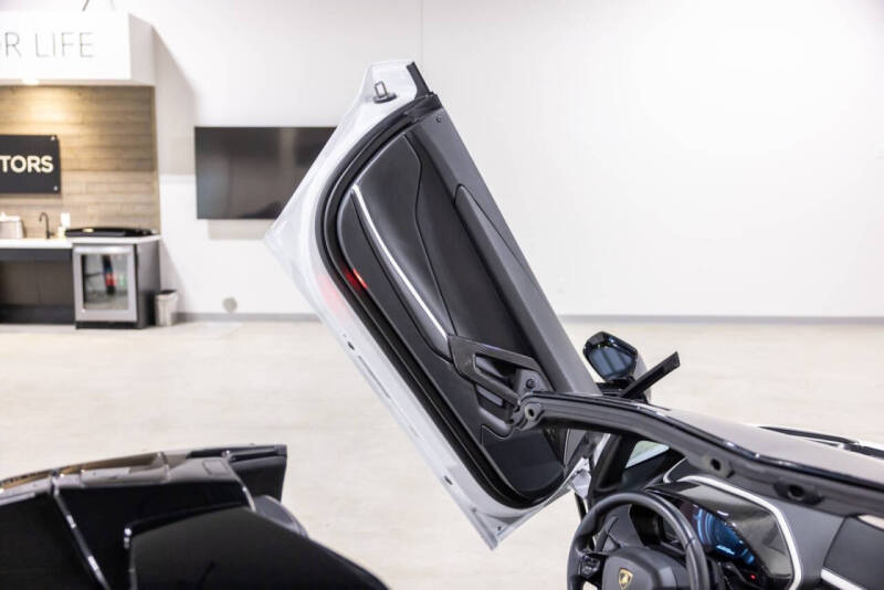 2019 Lamborghini Aventador LP 740-4 S