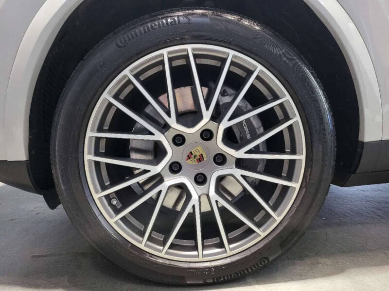 2023 Porsche Cayenne Coupe Platinum Edition