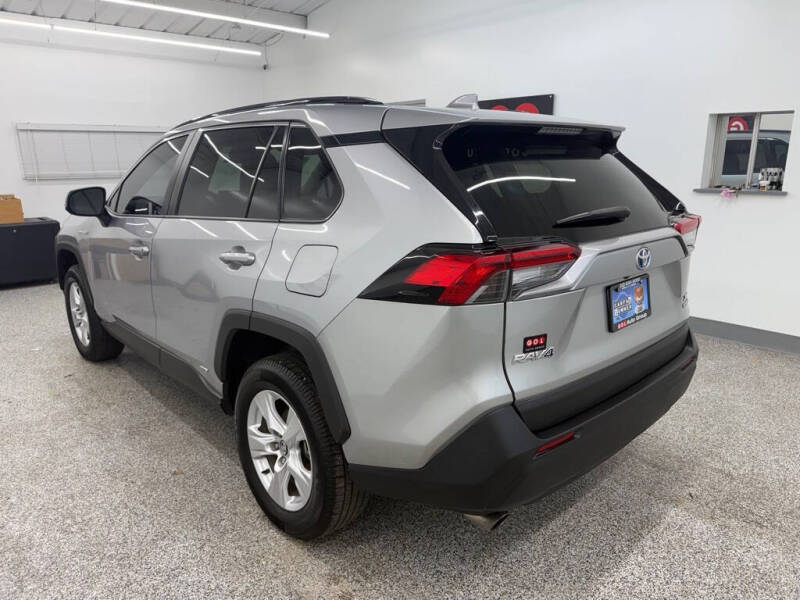 2020 Toyota RAV4 Hybrid XLE