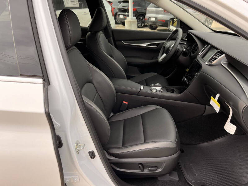 2025 Infiniti QX50 Luxe